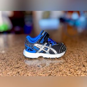 *SOLD* NWOT Toddler Baby Asics shoes size 4 K4